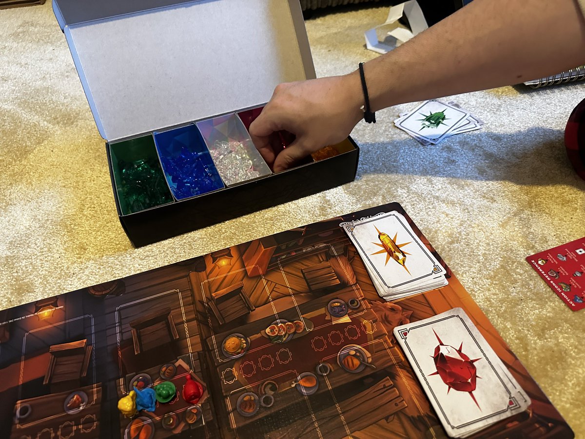 Finally getting the chance to play The Yawning Portal - a D&D tavern board game. Having played a full game now I can safely say it’s pretty fun! The gems though… they looking kinda edible 👀 #ad | gifted 🍖