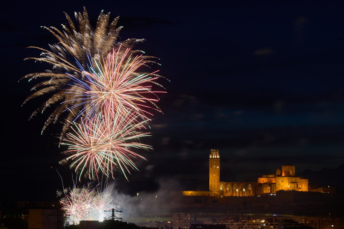 mariogascong's tweet photo. That’s it @paerialleida 🎆🎇🥰 #lleida #festeslleida #fmlleida #fireworks #fuegosartificiales https://t.co/I7Ctl2jq3R