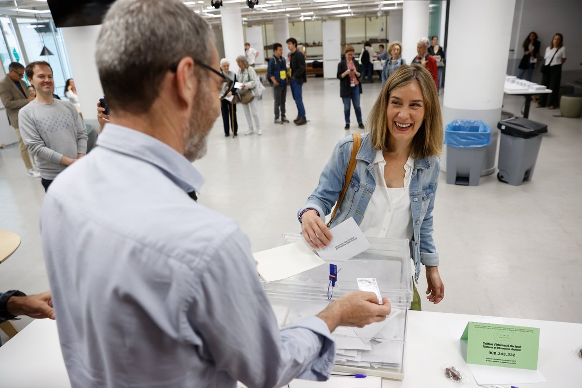 diariARA's tweet photo. Jéssica Albiach ja ha trucat a Salvador Illa per oferir-li la seva disposició a negociar "un govern d'esquerres"
Tota la informació, minut a minut, aquí 👉🏼 https://t.co/zIHooGh52C #12M #ARA12 https://t.co/LzL2inwbqb