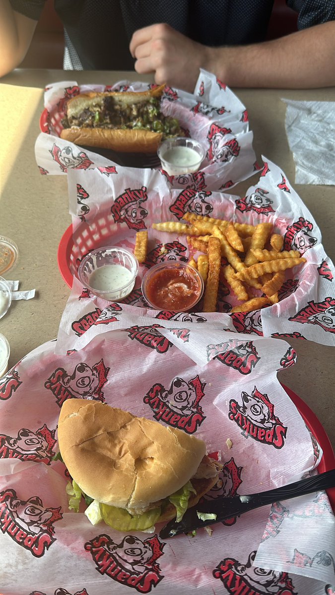 burner_bitches's tweet photo. first timer. S/O @brucejbridges #friedcheese https://t.co/xwxUWoq86r