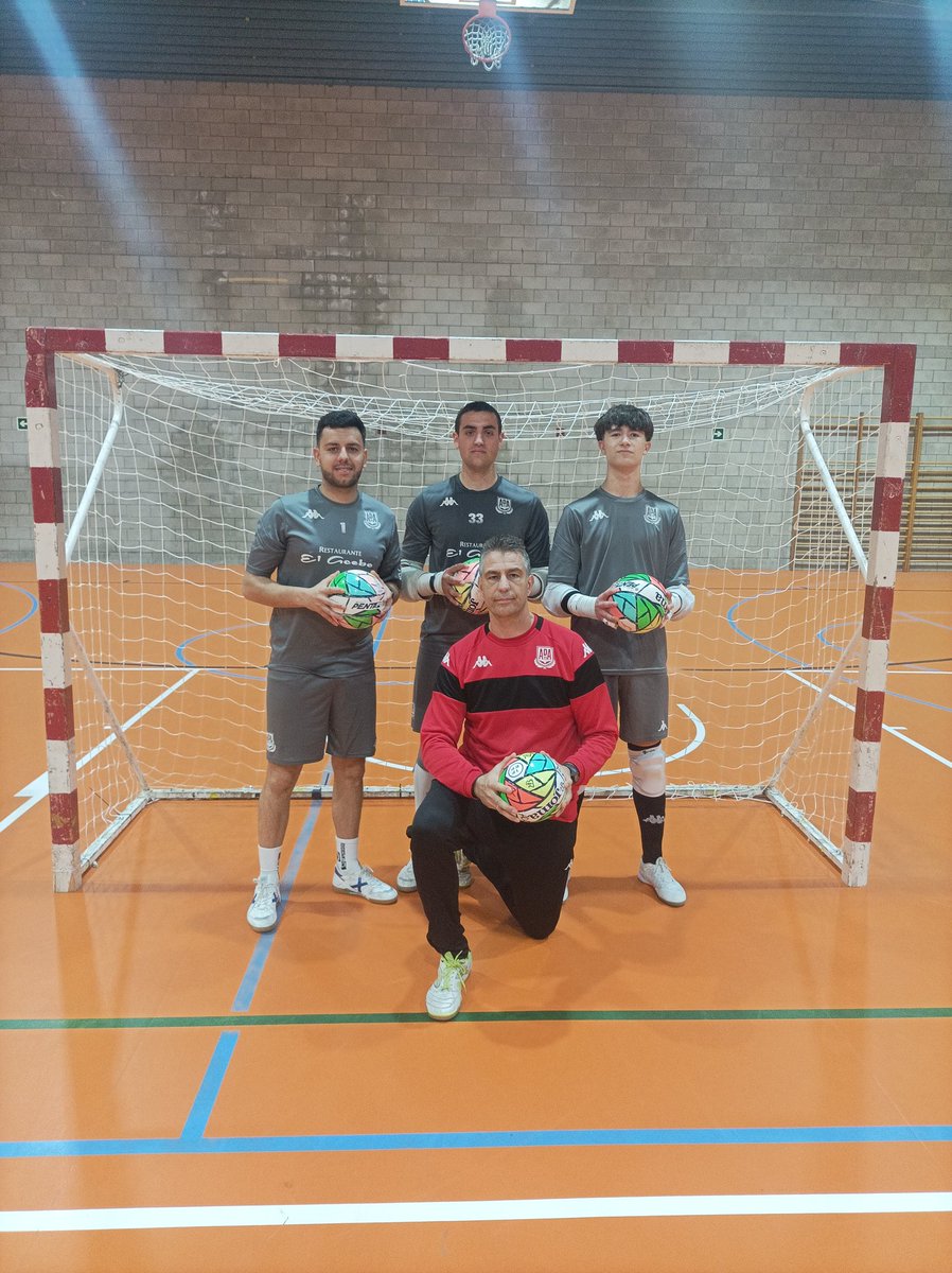 Finalizamos una espectacular temporada con los Porteros del Primer Equipo,y quiero agradecerles el esfuerzo ,trabajo y compromiso mostrado. Gracias por la confianza mostrada.
Un auténtico espectáculo entrenar con estos porterazos👏
<a href="/ADAlcorconFS/">AD Alcorcón FS 2024 / 2025</a> <a href="/josemi_00/">Jose Miguel</a> <a href="/Alonso1_1_/">Alonso mansan</a> <a href="/RsanchezS3/">RsanchezS</a>