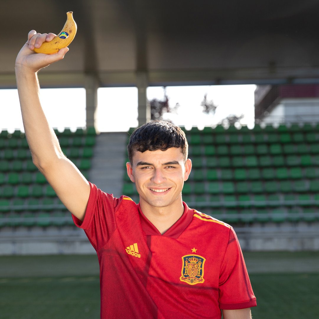 Uno ha levantado 19 MVP y el otro un plátano de Canarias. 

¿Sabéis a quién se lleva Luis de la Fuente a la Eurocopa? Exacto