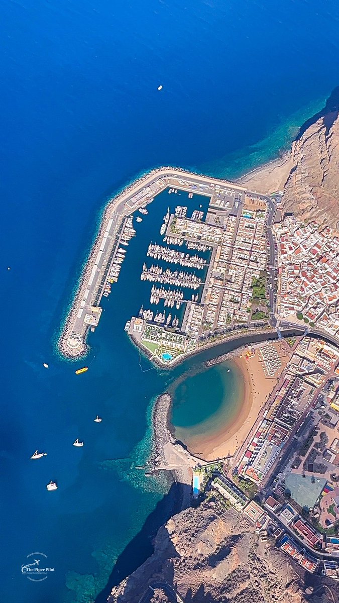 This one will be easy: where are we? 🏖️😁 #grancanaria #avgeek #aviation #canarias #canaries #playa #beach