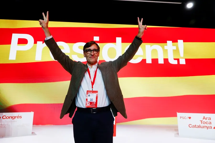 Ista, Ista, ista... Cataluña es socialista ✊🏾🌹 Enhorabuena a @salvadorilla y a las compañeras y compañeros de @socialistes_cat por un magnífico resultado ✌️🏾