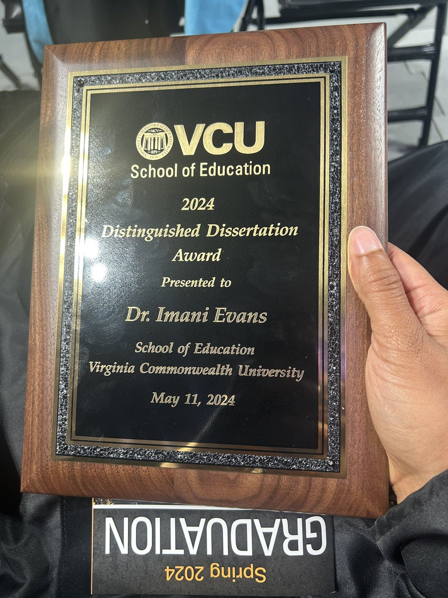 Honored to have received the 2024 School of Education distinguished dissertation award 🥹📚 Thank you @vcusoe and my incredible committee chairs @ChrisMSpence @Dr_LaRon_Scott ❤️🎓