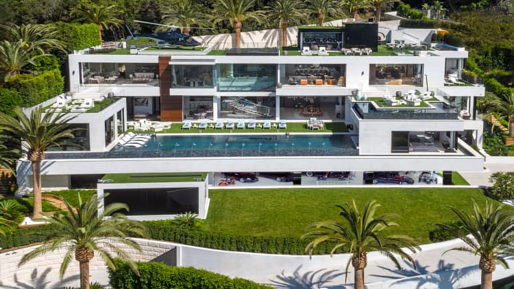 you get to live in this mansion, with unlimited money and a takeaway of your choice every day for absolutely free... 

although you have to live here with your third @, are you taking it? 🤔