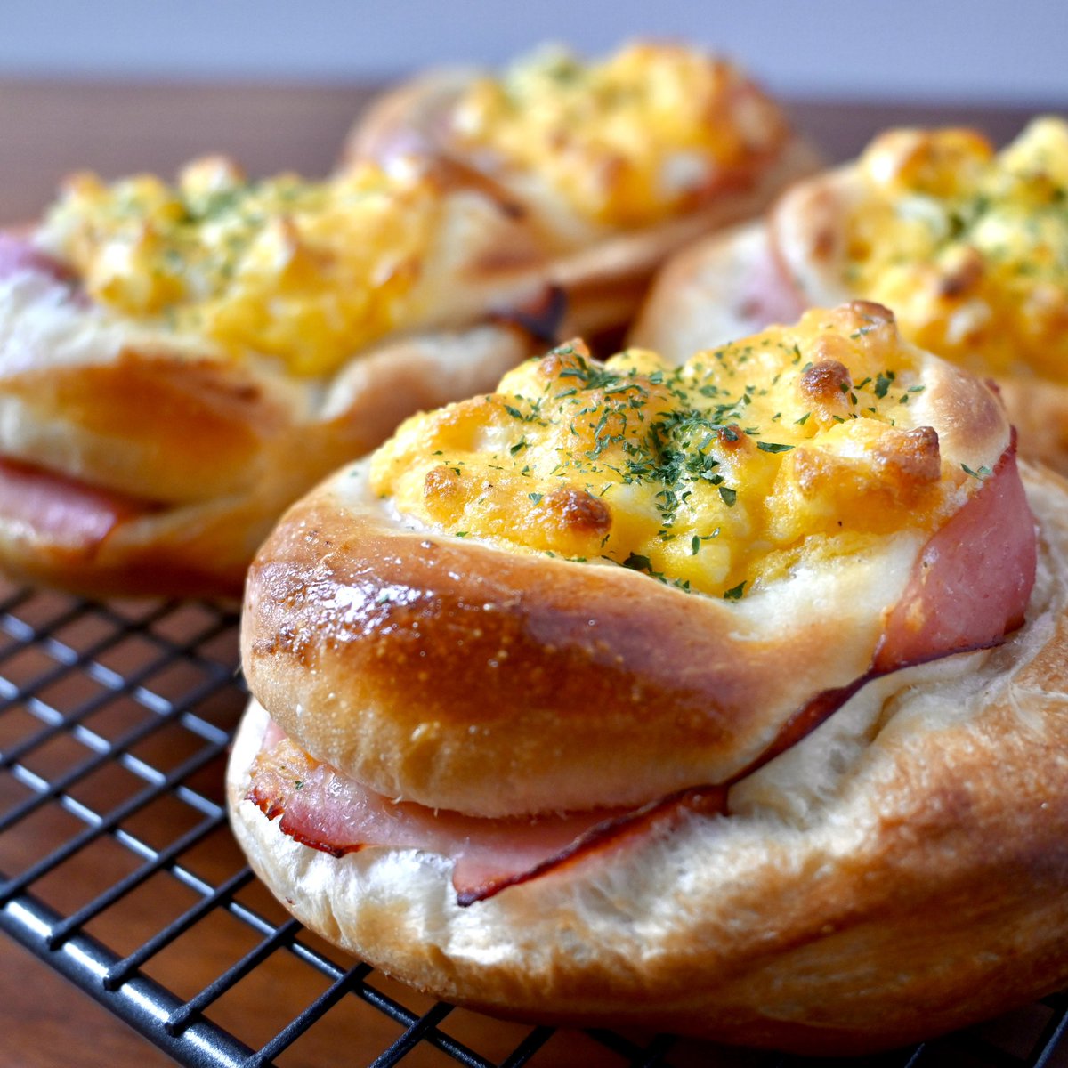 『ハムたまごパン』

憂鬱な月曜こそ…
ガッツリ惣菜パンでパワー注入で👍✨

🍞レシピ✏️⤵︎
プロフィール欄のInstagram📷から

#パン作り #手作りパン #富澤商店