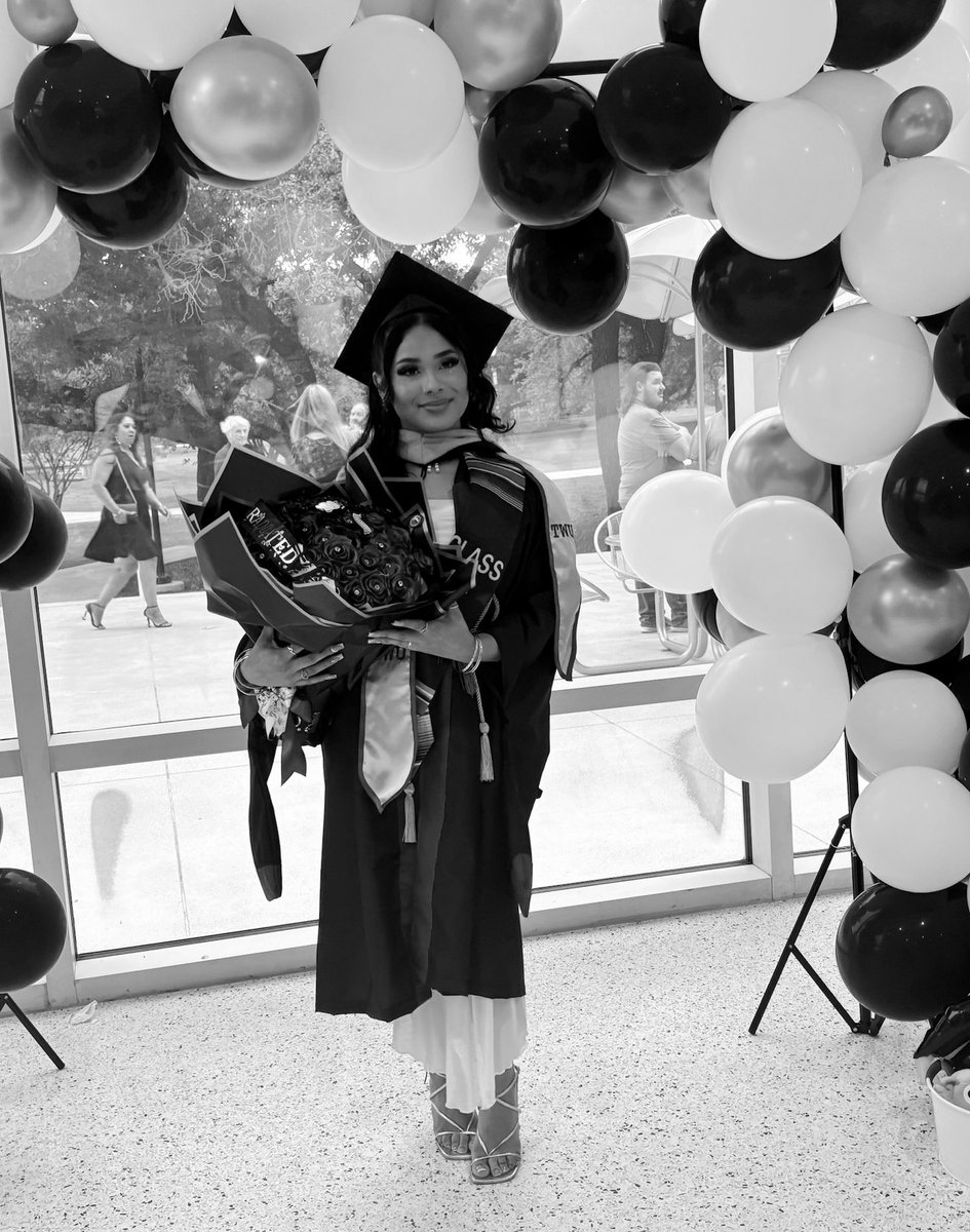 i did ittttt 🤞🏽🥹
 #MasteredIt 🎓 
#firstgeneration 🇲🇽
thank you, twu!! 

call me sam2x 🥹🎉🥂
msw 💗