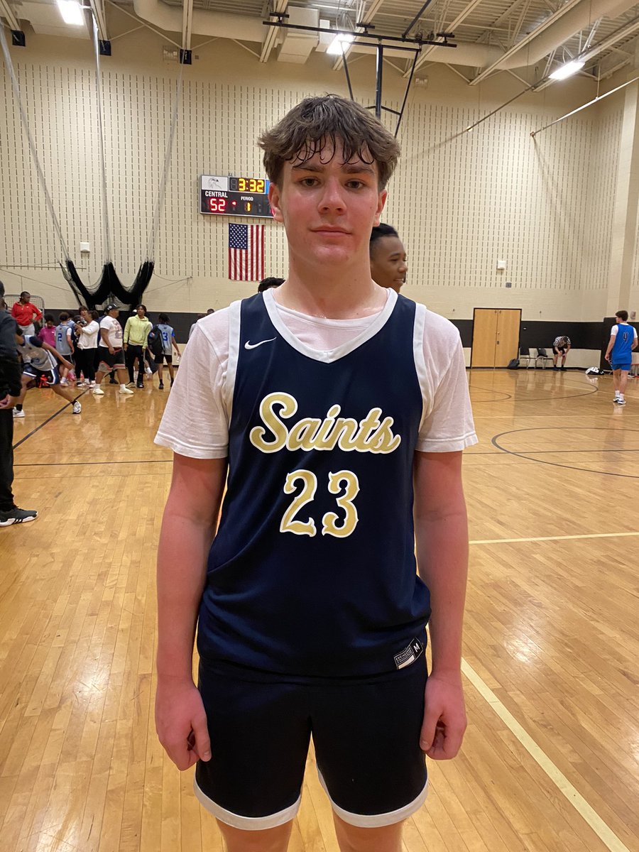 lukeharringt0n's tweet photo. Bishop Watterson 2026 G Quinn Ryan was in control today as the Saints beat OEF in bracket play. Ryan’s knack for the ball, physicality inside, and hustle stood out among the other players in the gym. Look for Ryan to have a bright future for the Eagles. #BleacherProspect 🦅 https://t.co/oRbdzLV397