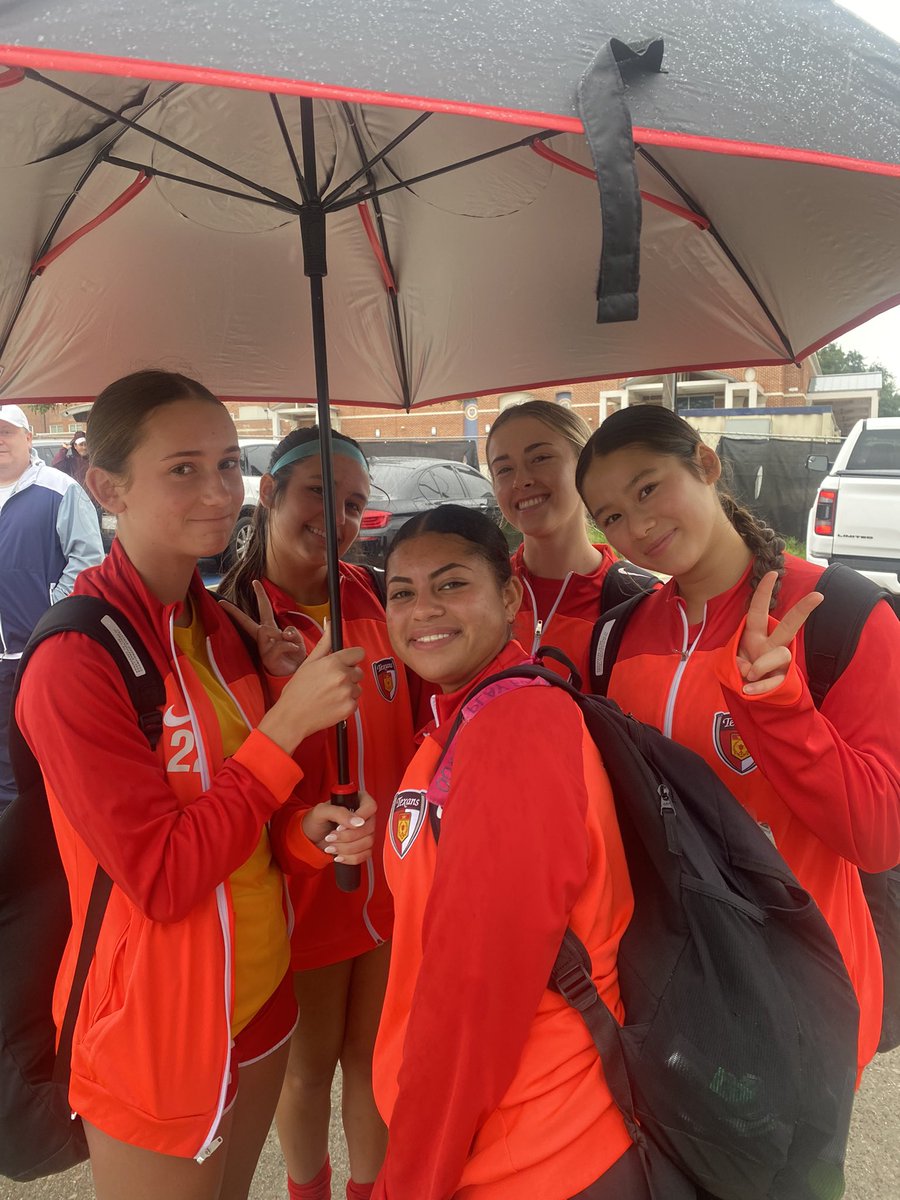 ⛈️ delay, delay, delay…win!! 
4-0 Texans vs Sting Royal. 
Happy Mother’s Day! 🌸
⚽️ @marielalopez_07 
⚽️ @addieeli814 
⚽️ @clairepafford 
⚽️@alicennguyenn 
🅰️@mariahaguileraa 
🅰️Madison Murphy