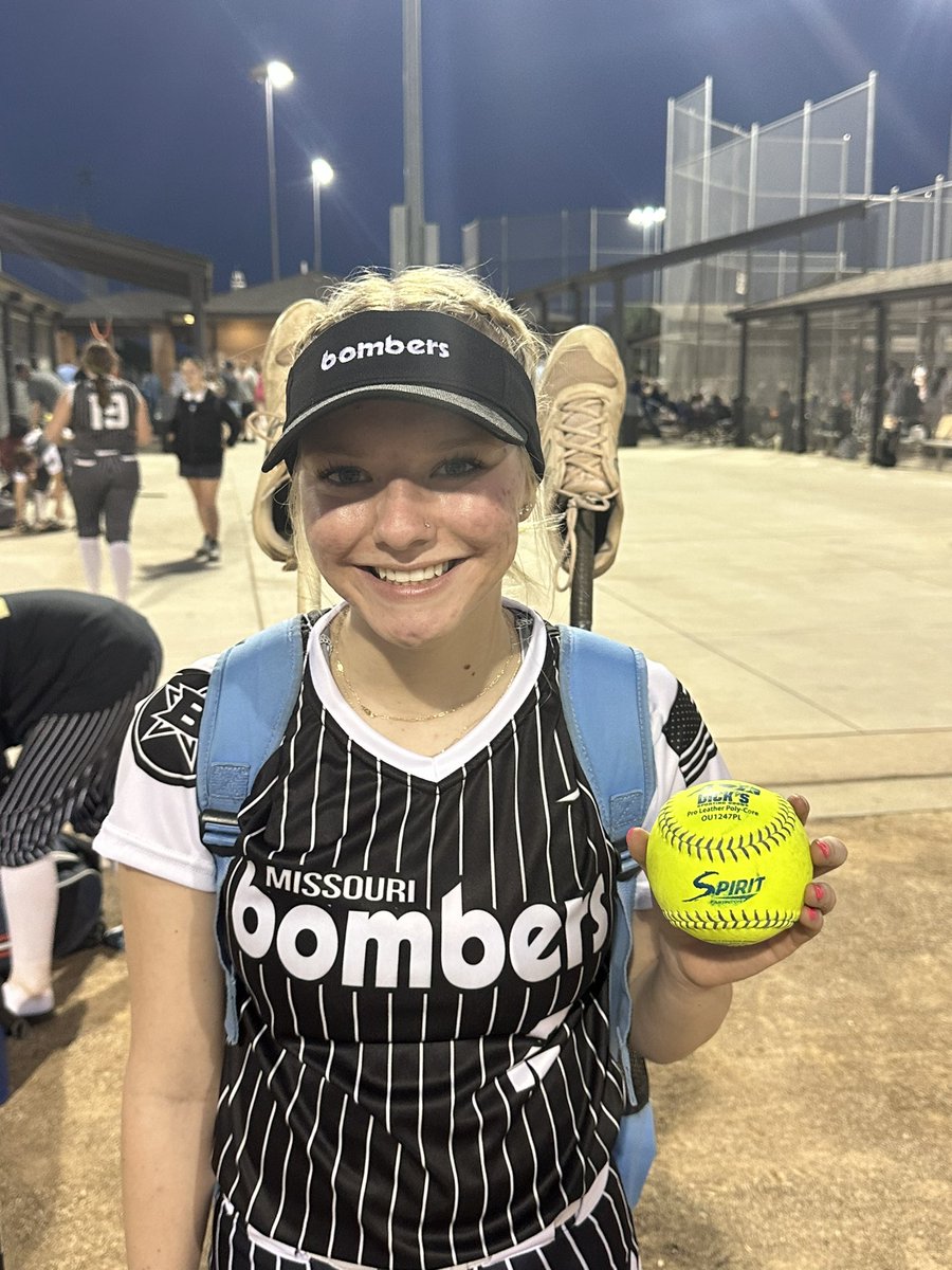 First 💣 of the season for UNCOMMITTED 2025 outfielder @haileydeff2025!