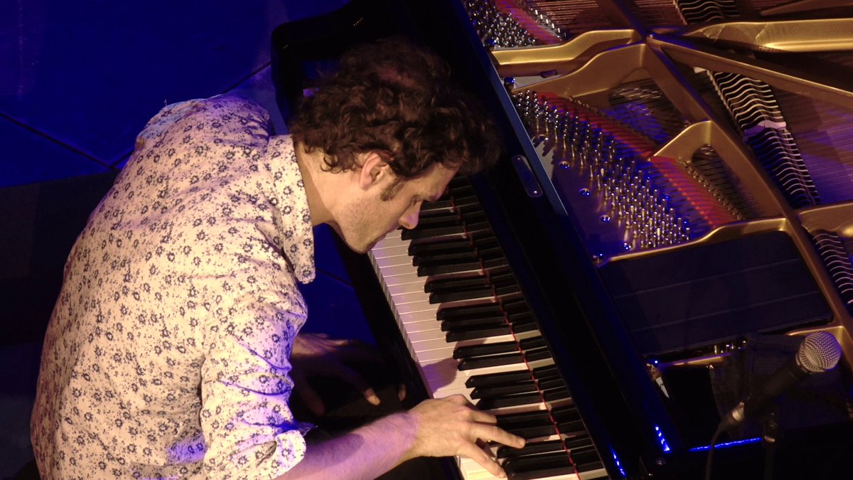 🎬 Retour en images
Hier soir pour clôturer la 21e édition du festival, Virginie Daïdé et Kyle Eastwood étaient sur la scène de Jazz en Comminges !