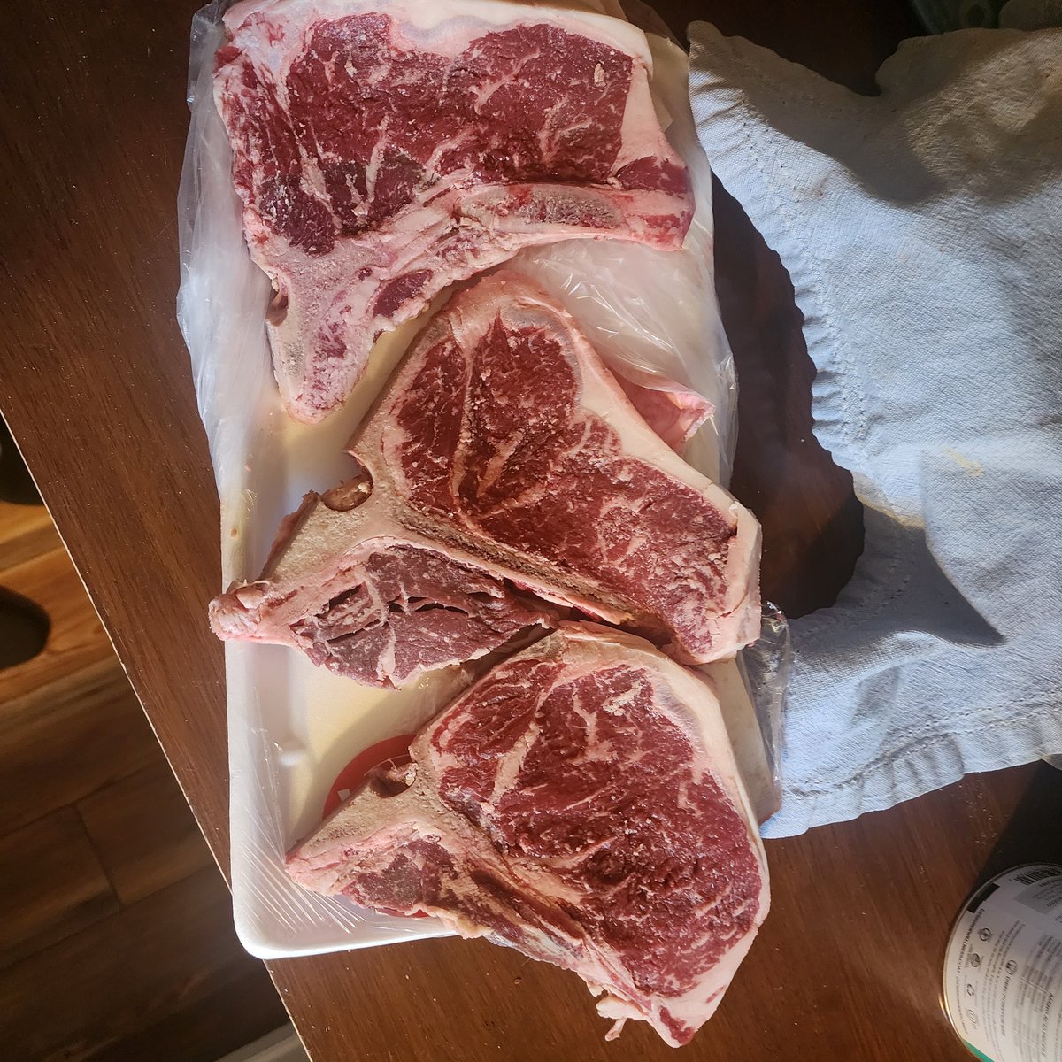 'T-Bone' from @HarrisTeeter I call BS!!! IFKYK
I bought a value pack of TBone steaks for Mothers Day dinner.  Because they were stacked and the placement of the sticker, I didn't notice until open. Except for 1/2 of a remaining filet...these are bone-in  strip steak (which isnt a