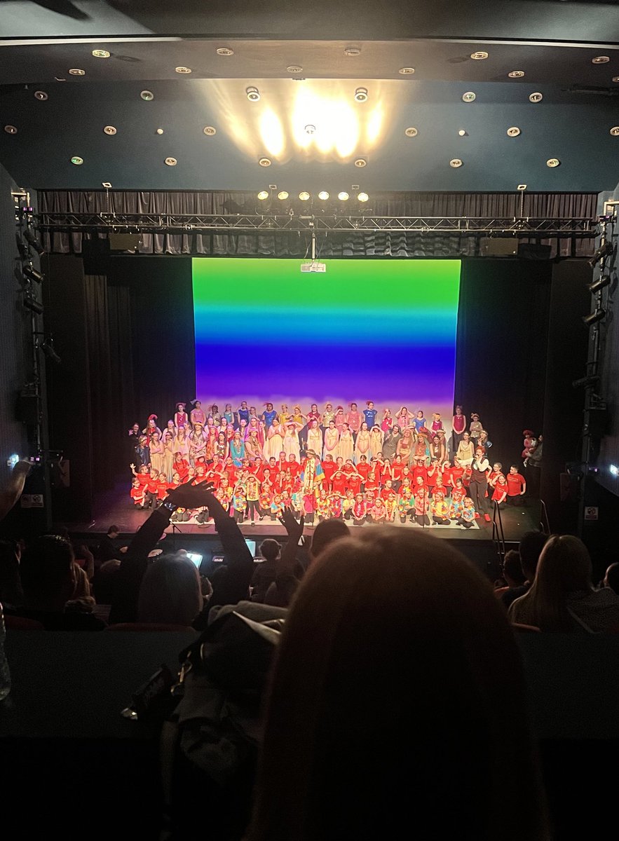 Well done to all our superstars in the Caherdavin Frontline Stage School Show this evening at the @LimeTreeTheatre. From the youngest to the seniors, you entertained us from start to finish and made all the families watching on very proud! 👏👏