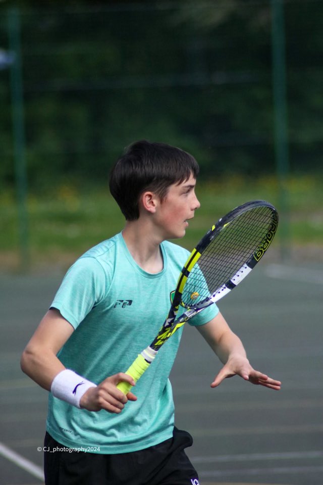 Jowan in action <a href="/ScillyTennis/">Scilly Tennis</a> <a href="/KCTSport/">King's College Sport</a> #tennis #scilly