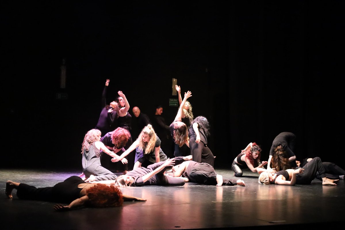 CULTURA | 🏤 Con la presencia del concejal de Cultura @SantiagoAlonso_, el festival de danza contemporánea en espacios no convencionales de Alcalá de Henares, 'CERVANDANTES', ha puesto el broche de oro a su brillante programación en el 'Teatro Salón Cervantes' con el espectáculo…