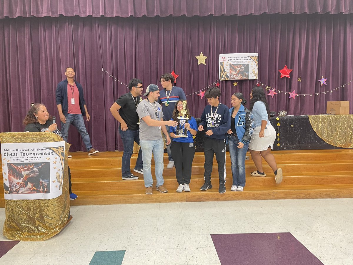 betzidelarosa4's tweet photo. Congratulations to @AldineHS_AISD for winning 1st place in the high school category at the @AldineISD district chess tournament! This was their first official chess tourney and they were unstoppable!! @AldineGATEway @Ike9_AISD @drgoffney @Darrell88Ross @DrEMJaime89 https://t.co/AHCG1RN76m