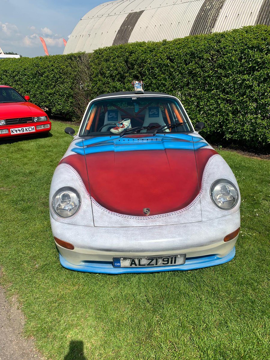 What a fucking random shoe to design your 911 around 🤣🤣🤣🤣