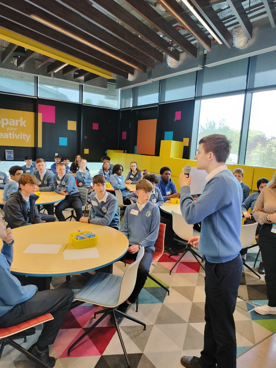 We were delighted that a group of our 2nd, 3rd and 4th years with an interest in computing were able to visit Microsoft Dream Space last week for a tour and some activities. Thanks to @MS_eduIRL and @ddletb for organising. #Teamddletb