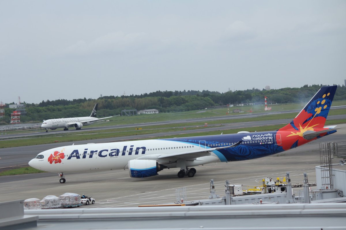 おはようございます
Aircalinさんと
EVAAIRさんのスタアラです
書かないとわからない😆
今は雨より風が凄いかな
気をつけましょう
今週もよろしくお願いします😊
今日も元気に行きましょう❗️
#aircalin #A330 #成田空港