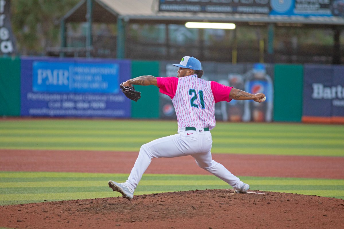 Gabriel Aguilera has started his evening 9-up and 9-down! He and the Tortugas carry a 2-0 lead into the bottom of the 3rd!