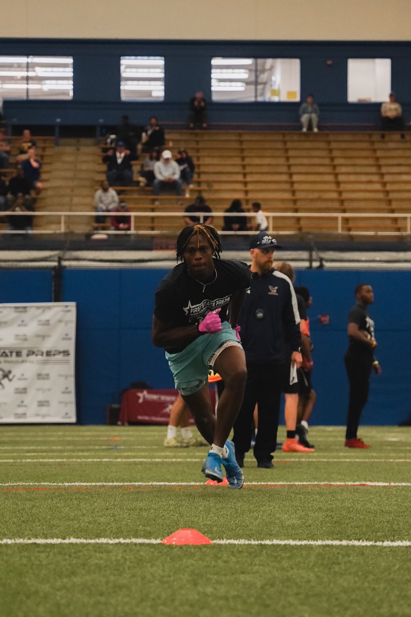 dtrey2kraffty's tweet image. Had a great time at the @FirstStatePreps showcase yesterday… 4.65 40 time, 9 1/2 foot broad jump, 6’0 1/2 167 lb WR