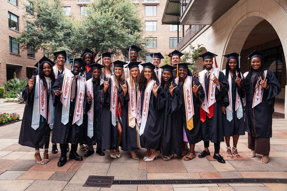 Congratulations to our graduating class 🤘🫶

#FloKnows x #HookEm