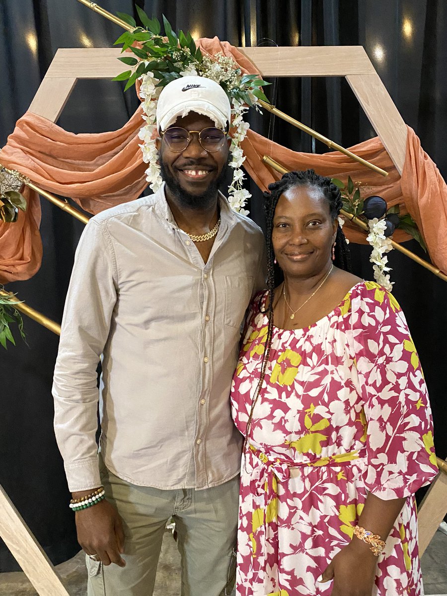 LeeAScottII's tweet photo. Happy #MothersDay to my mom &amp; all the woman out there who have this role in someone’s life. We love you &amp; are forever grateful to you for all you do https://t.co/1g1JNmRhE1