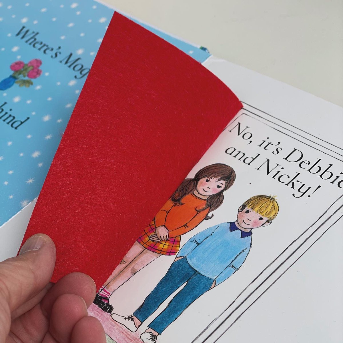 bookgiftblogger's tweet image. A fabulous interactive introduction to #Mog in this sturdy #boardbook #wheresmog? by the late, great #jjudithkerr Where is Mog hiding? In the garden? Perhaps under the table? Find out with this lift-the-flap adventure @HarperCollinsCh