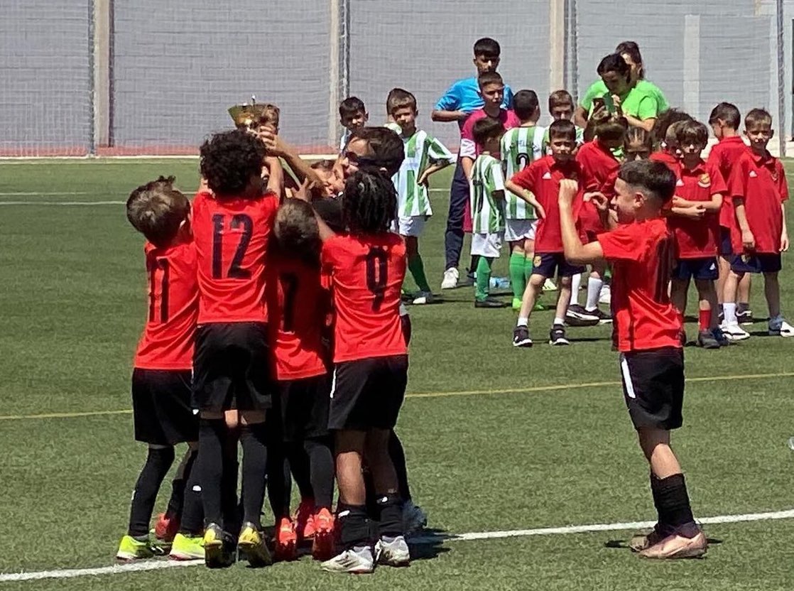 🏆 Enhorabona a la UDC Mas Pellicer per la organització del torneig de Prebes d’avui al Camp Municipal Mas Iglesias. 🤝 Molt agraïts pel tracte rebut i fins la propera, companys!! #ffutbolbasereus #ReusEsFutbol