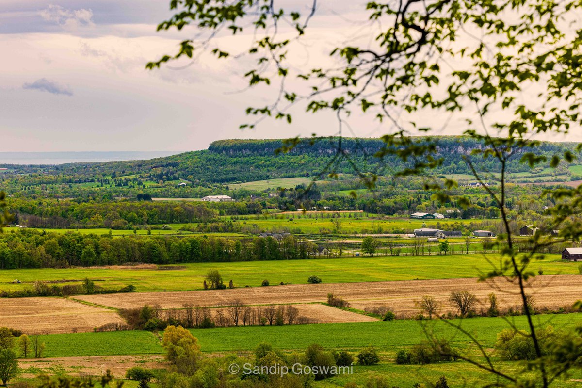 sandipgeo's tweet photo. #spring colors........ a view at the #Niagara escarpment from #rattlesnake point........ a view at the #Niagara escarpment from #rattlesnakepoint https://t.co/uFyA8pc8S5
