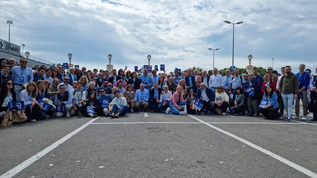 Una vez más hay que destacar el valor de alrededor de un centenar de chavales de @nnggmadrid que han estado en Cataluña de apoderados. Sois un ejemplo para toda la juventud y buena muestra del músculo de la organización más comprometida y movilizada de España.