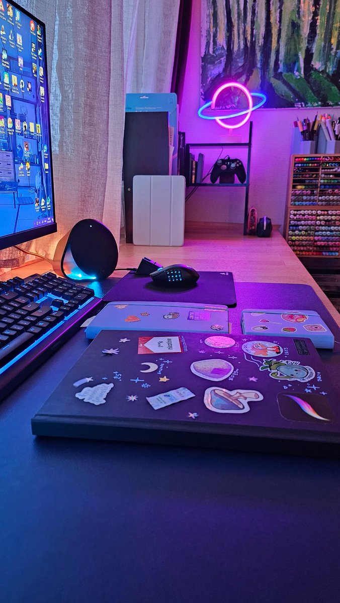 Cleaned my workspace today!! Incl my spiffy sketchbooks