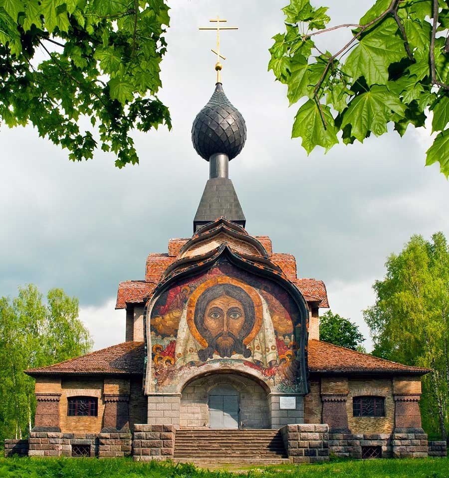 Igreja em Smolensk. É pra não ter dúvida de que é realmente a casa de Deus.