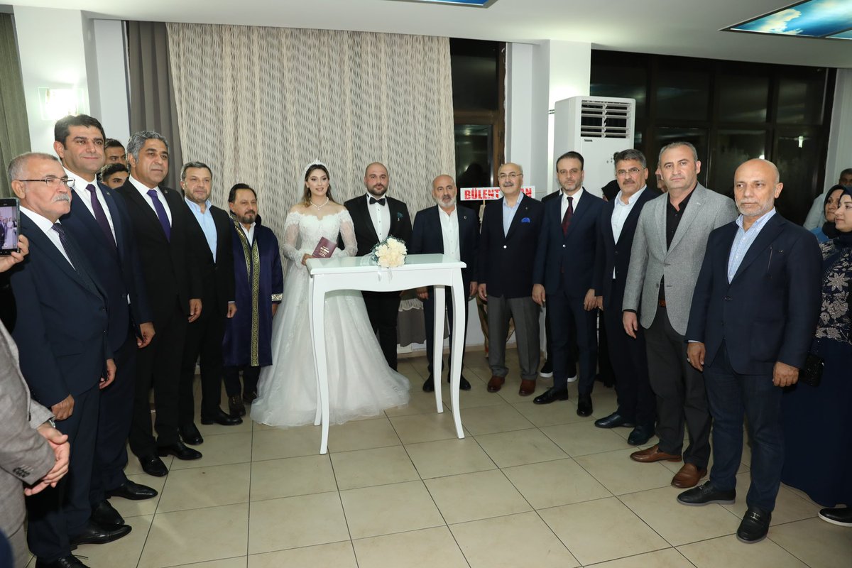 Dava arkadaşım İsmail Ethem Sağlam ile Gelinimiz Kadiriye’nin düğün merasimine katılarak nikah akitlerine şahitlik ettik. 

Genç çiftimize bir ömür boyu mutluluklar diliyorum.