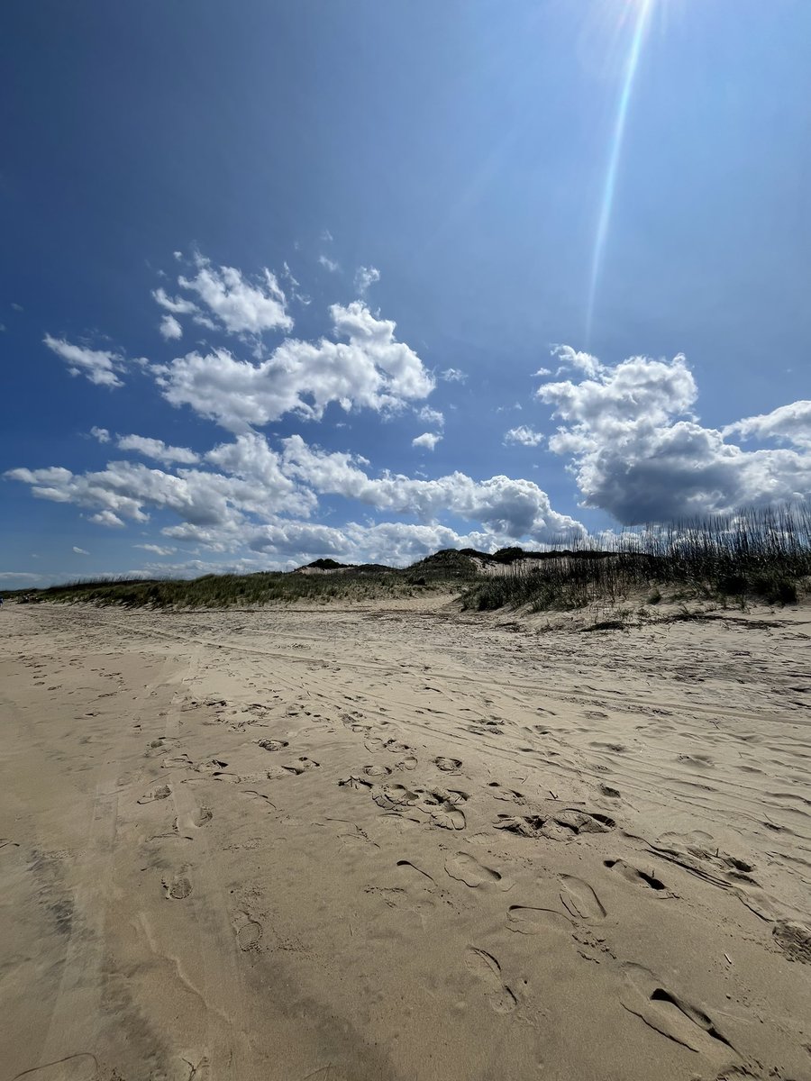 Geri_VB's tweet photo. Beautiful day to spend at Back Bay. Windy but quiet beach to ourselves. Happy Mother’s Day 🌺
#KidsOfVBITS https://t.co/zJkNNa36lz