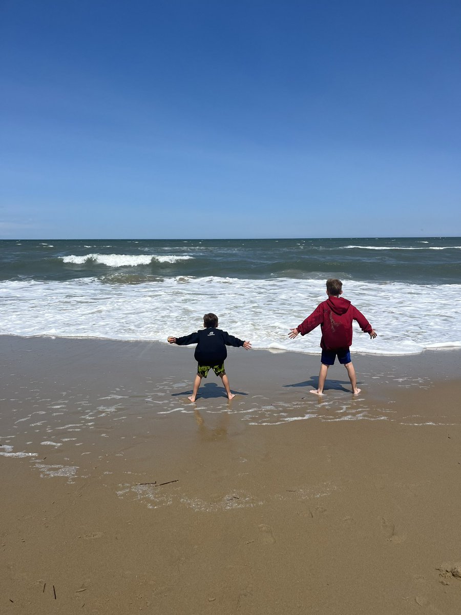 Geri_VB's tweet photo. Beautiful day to spend at Back Bay. Windy but quiet beach to ourselves. Happy Mother’s Day 🌺
#KidsOfVBITS https://t.co/zJkNNa36lz