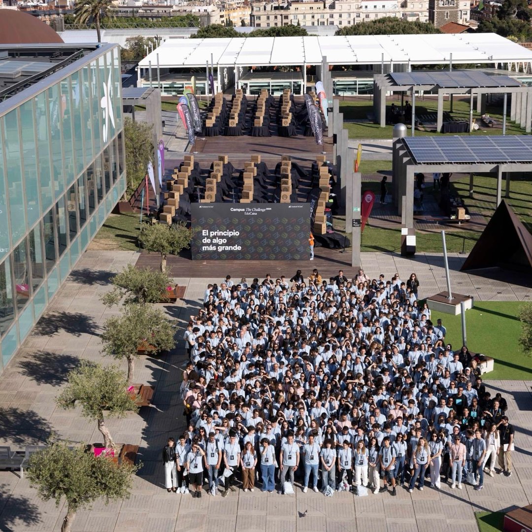elithought's tweet photo. Incredible @EduCaixa event with 500 students and teachers; even more AMAZING @TsaiCITY student fellows team https://t.co/0f703qQpRc