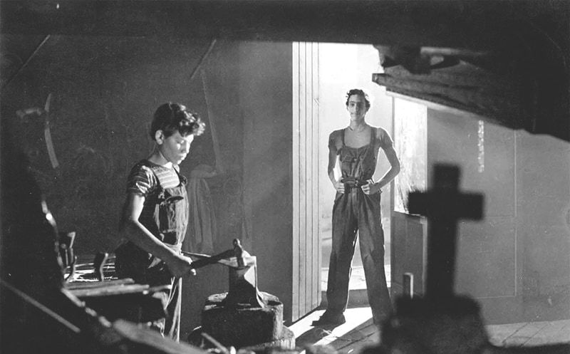 localmx_'s tweet photo. #CineLocal Desde los comienzos del cine, la Ciudad de México ha sido protagonista o escenografía atípica: todo comenzó cuando en 1896, los Lumière filmaron a Díaz en Palacio Nacional. https://t.co/Fot3vUVD5D https://t.co/SHyaYTtDqW