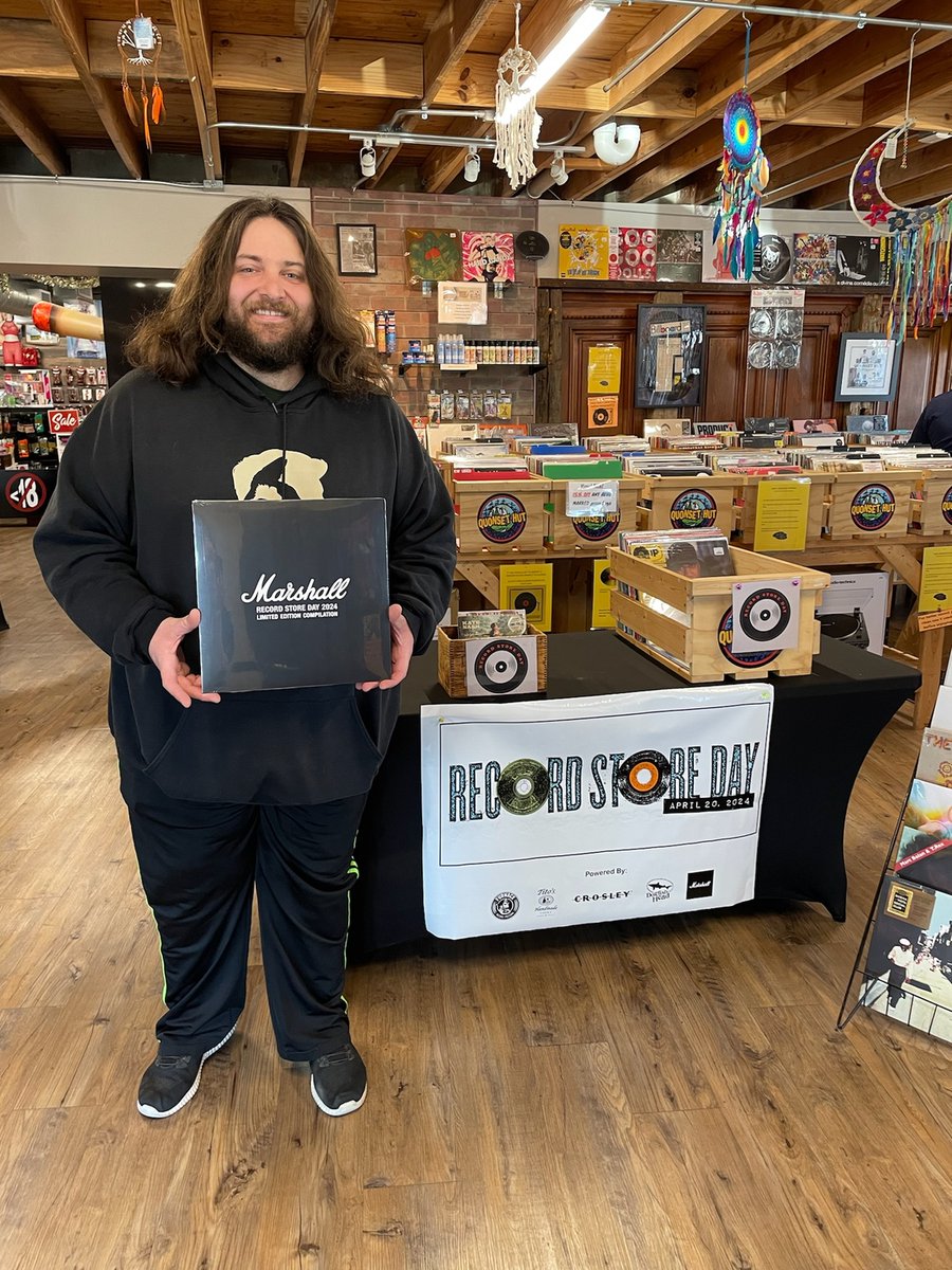 Quonset_Hut's tweet photo. Huge shout out to Kenny who got to take home our Marshall Amp RSD 2024 Compilation Vinyl! ๐ง Congrats and enjoy!ย
#quonsethut #tellafriend #shoplocalcanton #recordstoreday #vinylvibes #vinylcollection #vinylcollector #vinylcommunity #vinylrecords #recordstore #recordshop https://t.co/1BETc13yer