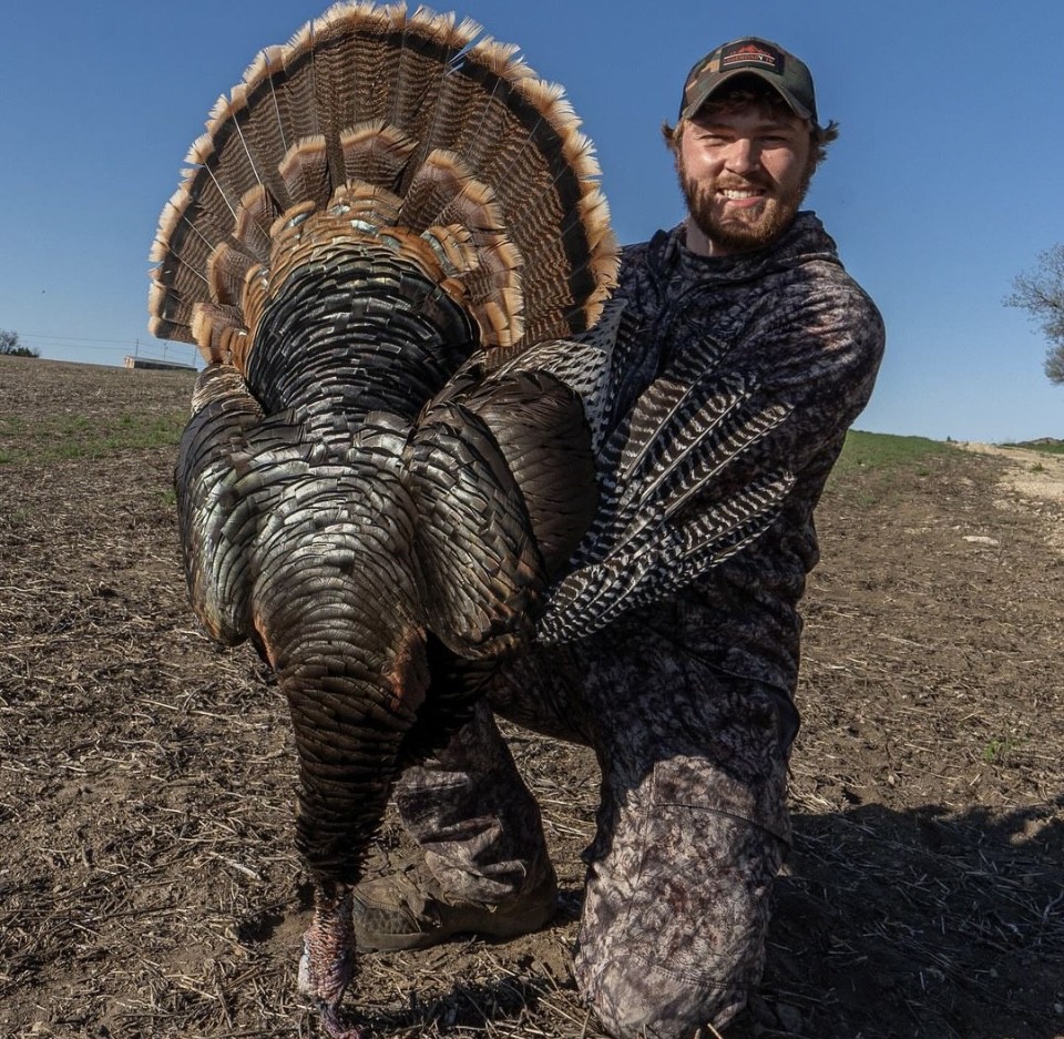 Congratulations to Dakoda from Legendary TV who got it done in Kansas on opening day! 

Way to go buddy! 

#FindYourAdventure #hunting #outdoors #wildturkey #turkeyhunting #turkeyseason