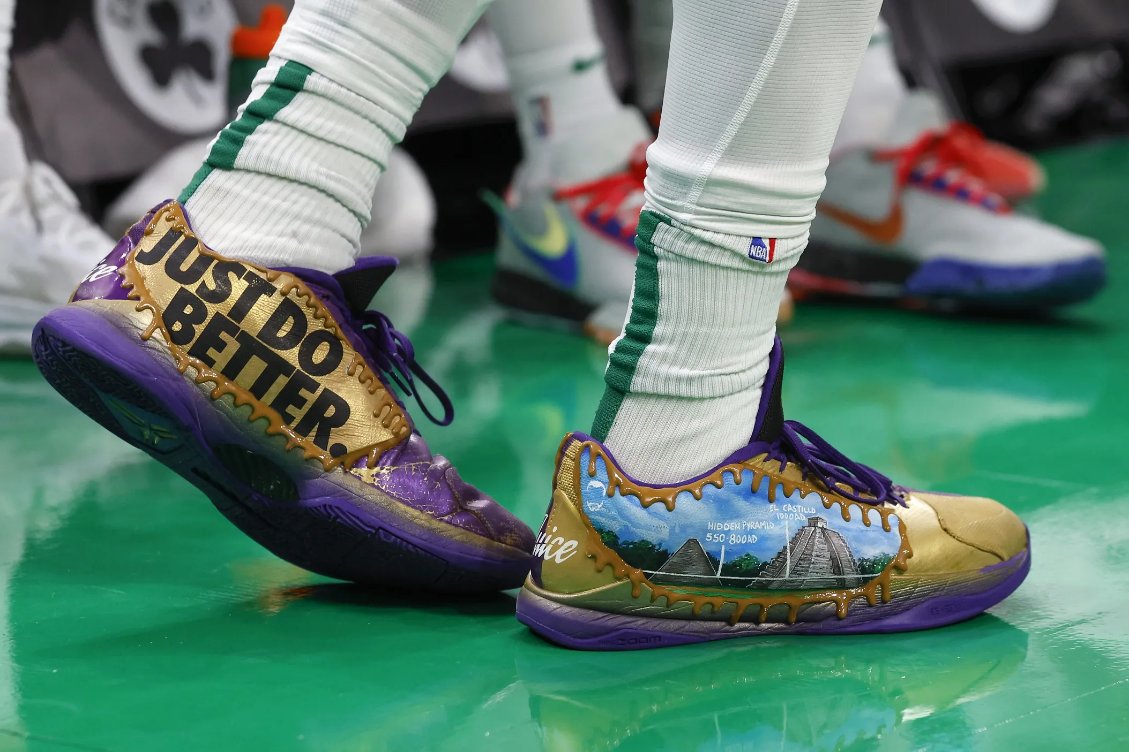 Sneaker Spotlight! Jabari Smith and Victor Wembanyama sport eye-catching kicks before their NBA face-off. Who wore it better?  #NBAFashion #SneakerHeads worldnewsera.com/sports/nba-new…