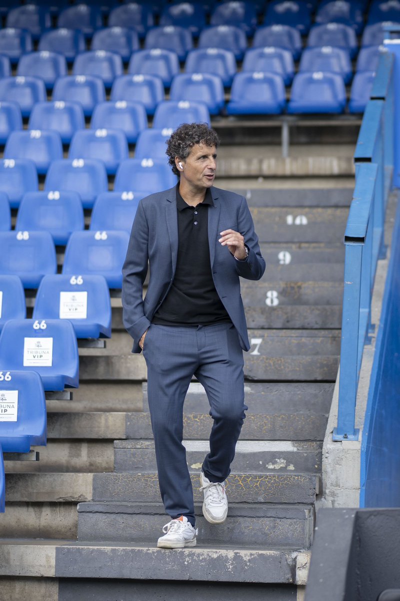 RCDeportivo's tweet photo. Director de ascensos. https://t.co/D48euGqnRz