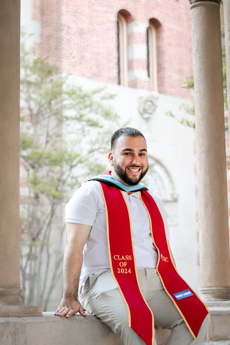 _alllexis's tweet photo. fun fact, just graduated with my M.Ed in Educational Counseling ❤️💛✌🏻always representing my community everywhere I go 🙂‍↕️☝🏼 it’s not over just yet for me 🍾💐

#LatinoswithMasters #Classof2024 #USC https://t.co/uZUTMPS2UR