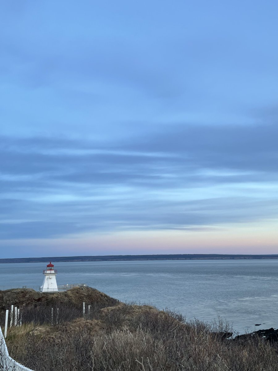 KellzToDaLee's tweet photo. @BossCarline @BadBobinette C’est pas laid le Canada 😭 le vibe est différent c’est tout 😂 

Les maritimes c’est magnifique! https://t.co/g9QlXcDIMv