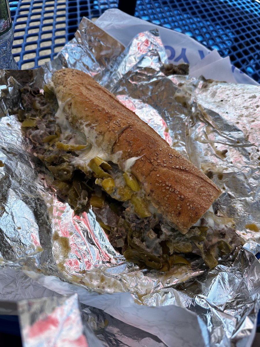 Joecool57_'s tweet photo. I gave up on my Philly travel diary after day 2 because nothing that notable happened except my hotel catching on fire. Anyway here were the top bites of the trip
3) cheesesteak @ John’s roast pork
2) bun bo hue @ cafe nhan’s
1) roast pork @ dinic’s (best thing I had by far) https://t.co/BBCIZLpGNG