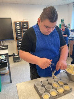 FORR_ESB's tweet image. It was FHS Bake Off on Thursday! We had a great time! Thank you to the HE department for organising! 🥞 @forresterhs @FHS_CDT_HE @Loves_HomeEc #BakeOff
