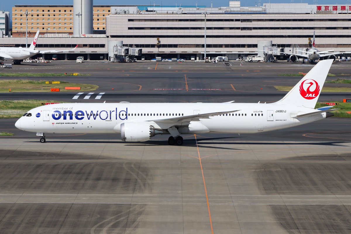 Japan Airlines
Boeing 787-9 OneWorld livery 
11. May2024 Tokyo HND