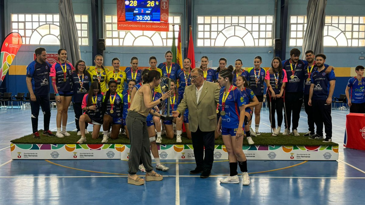 RFEBalonmano (@rfebalonmano) on Twitter photo 🏆 ¡Así ha terminado el #CDEJuvenilBM Femenino 2024!
🥇 <a href="/BMMontequinto/">Helvetia Montequinto</a>
🥈 <a href="/BMGranollers/">BM Granollers</a>
🥉 <a href="/handbolonda/">Redi Handbol Onda</a>
4⃣ <a href="/CDAgustinos/">Fundación Balonmano Agustinos Alicante</a>
5⃣ <a href="/AnaitasunaBM/">HELVETIA ANAITASUNA</a>
6⃣ <a href="/KukuEskubaloi/">BM Kukullaga Eskubaloia🧡🏳️🌈</a>
7⃣ <a href="/balonmanolajota/">Balonmano La Jota</a>
8⃣ <a href="/ADCarballal1977/">AD Carballal Oficial</a>
👏 ¡Enhorabuena a los ocho equipos por su gran despliegue! 🏆 ¡Así ha terminado el #CDEJuvenilBM Femenino 2024!
🥇 <a href="/BMMontequinto/">Helvetia Montequinto</a>
🥈 <a href="/BMGranollers/">BM Granollers</a>
🥉 <a href="/handbolonda/">Redi Handbol Onda</a>
4⃣ <a href="/CDAgustinos/">Fundación Balonmano Agustinos Alicante</a>
5⃣ <a href="/AnaitasunaBM/">HELVETIA ANAITASUNA</a>
6⃣ <a href="/KukuEskubaloi/">BM Kukullaga Eskubaloia🧡🏳️🌈</a>
7⃣ <a href="/balonmanolajota/">Balonmano La Jota</a>
8⃣ <a href="/ADCarballal1977/">AD Carballal Oficial</a>
👏 ¡Enhorabuena a los ocho equipos por su gran despliegue!