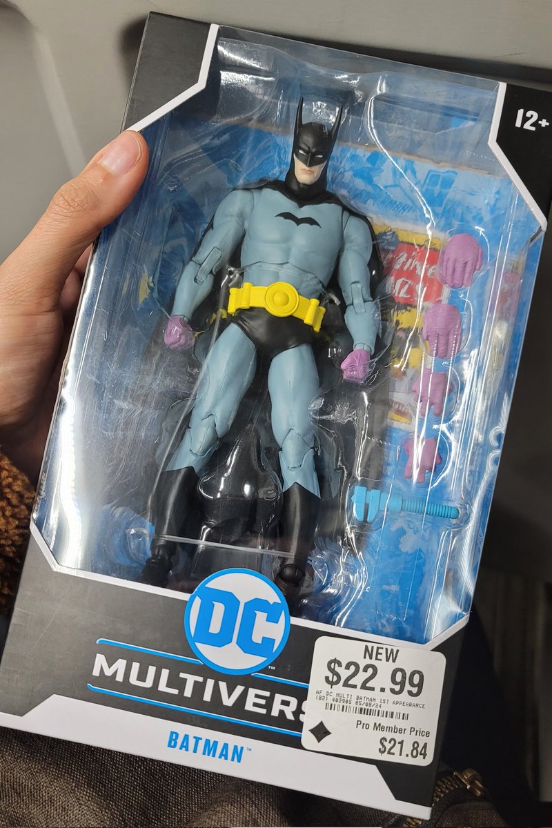 A VERY rare in-store purchase, haven't made one of these in a LONG time cause I usually see next to nuthin' around here. Figured this one was neat enough, given the wired cape and all. @mcfarlanetoys @Batman @DCOfficial #Batman #DCComics #ActionFigures